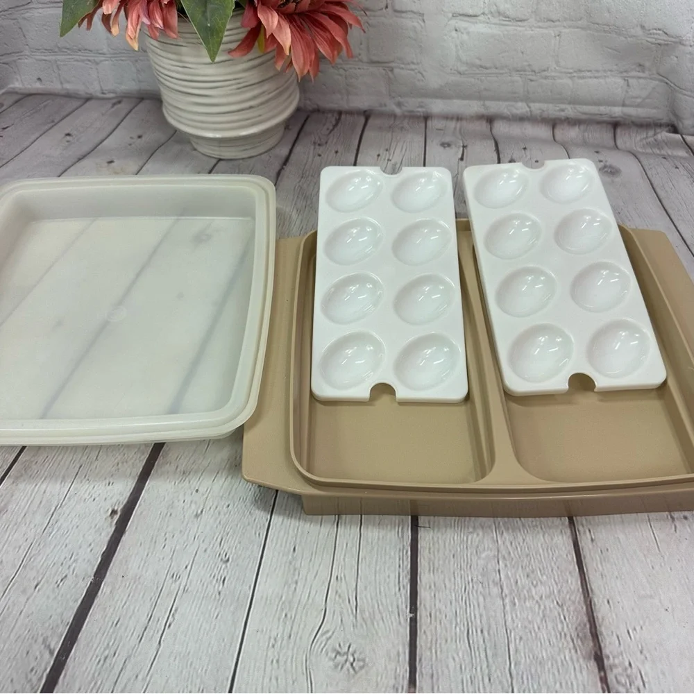 Vintage Tupperware Egg tray tan with white trays cottagecore homestead